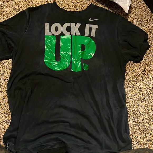 Nike tshirt - Picture 1 of 2